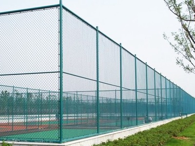 球場圍網(wǎng)燈光升級與兒童組合滑梯的社區(qū)共享空間設(shè)計